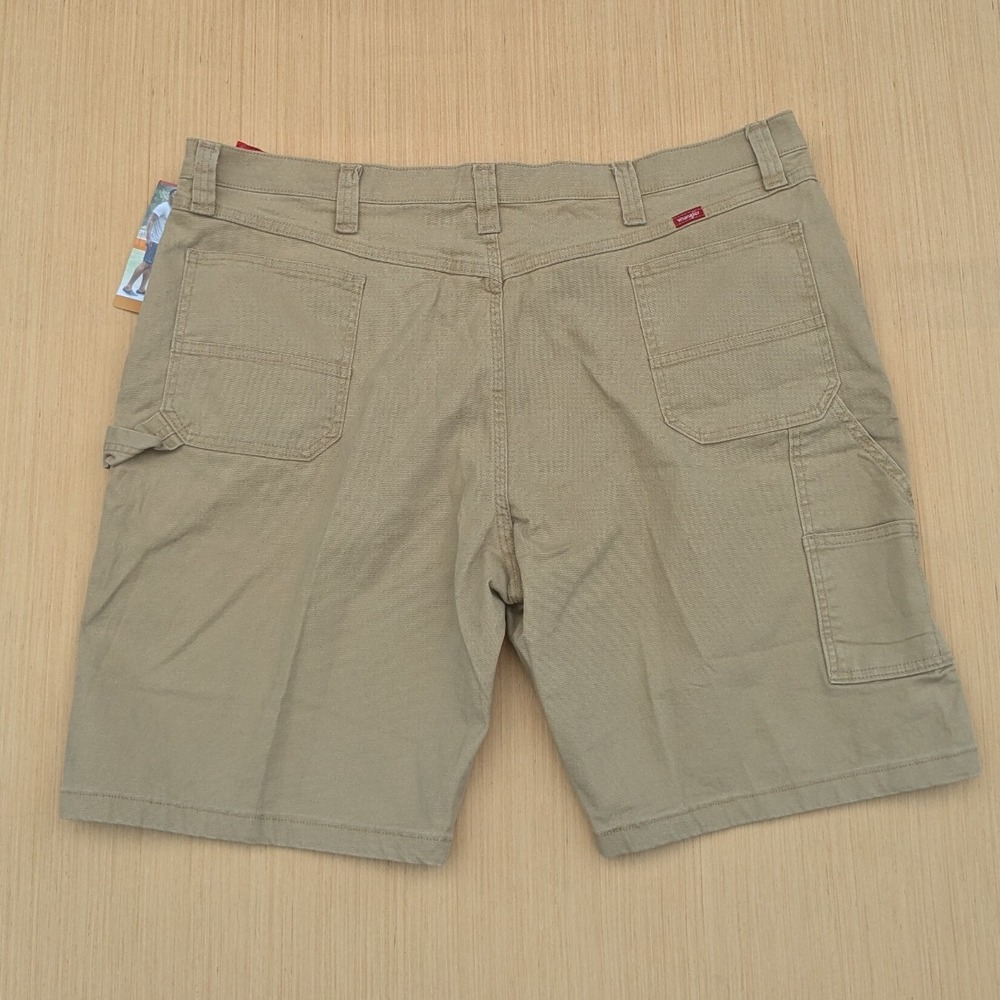 NWT Wrangler Carpenter Canvas Kahai Beige Flex Comfort Shorts Men's 44 - Picture 2 of 4